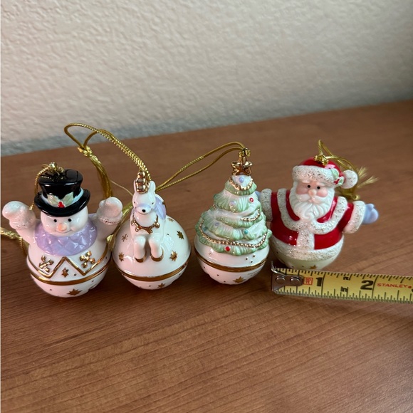 Lenox Set of 4 Mini Sleigh Bell
Ornaments Original
Packaging Excellent
Condition - Picture 8 of 8